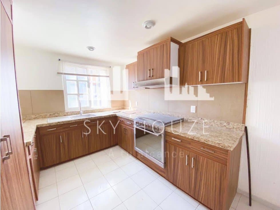 CASA REMODELADA EN VENTA AL NORTE A UNA CUADRA DE BLVD.COLOSIO — foto 1