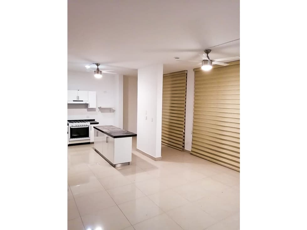 CASA EN VENTA AL NORTE EN RESIDENCIAL LAS PLAZAS — foto 2