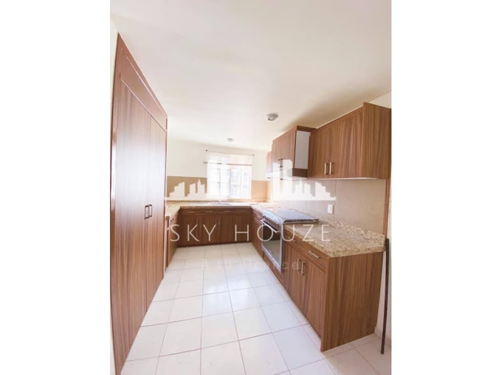 CASA REMODELADA EN VENTA AL NORTE A UNA CUADRA DE BLVD.COLOSIO — foto 2
