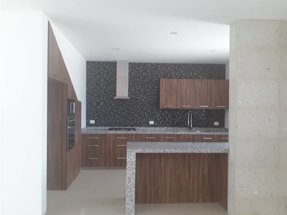 CASA EN VENTA AL SUR PONIENTE EN RESIDENCIAL ALBERIA AGUASCALIENTES — foto 3