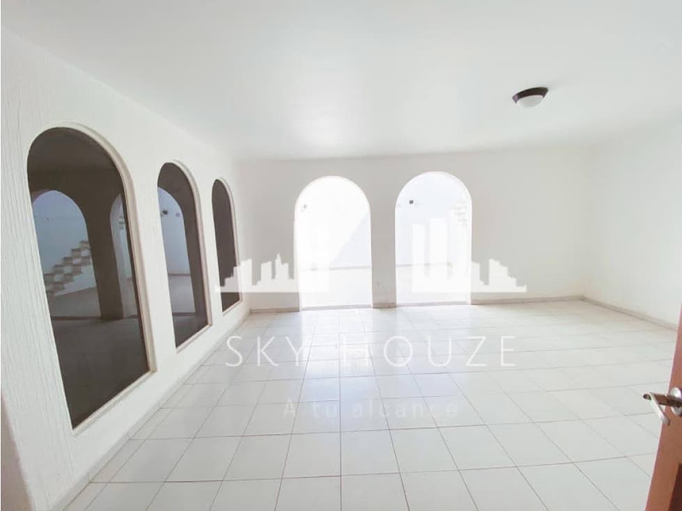 CASA REMODELADA EN VENTA AL NORTE A UNA CUADRA DE BLVD.COLOSIO — foto 4