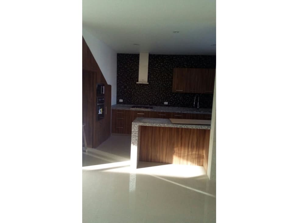 CASA EN VENTA AL SUR PONIENTE EN RESIDENCIAL ALBERIA AGUASCALIENTES — foto 4