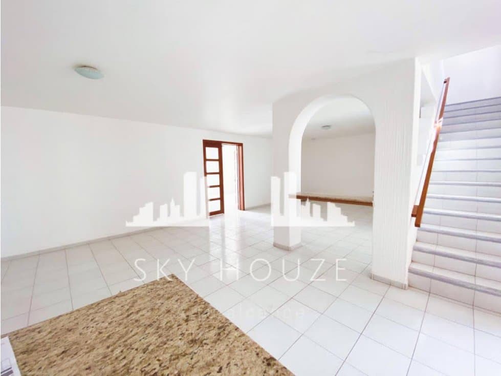 CASA REMODELADA EN VENTA AL NORTE A UNA CUADRA DE BLVD.COLOSIO — foto 3