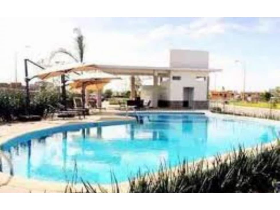 CASA EN VENTA AL NORTE EN RESIDENCIAL LAS PLAZAS — foto 1