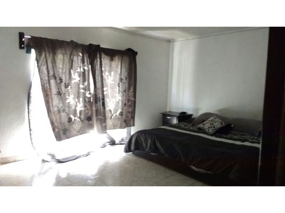 CASA DE UN PISO LOMAS DEL CAMPESTRE AL NORTE — foto 4