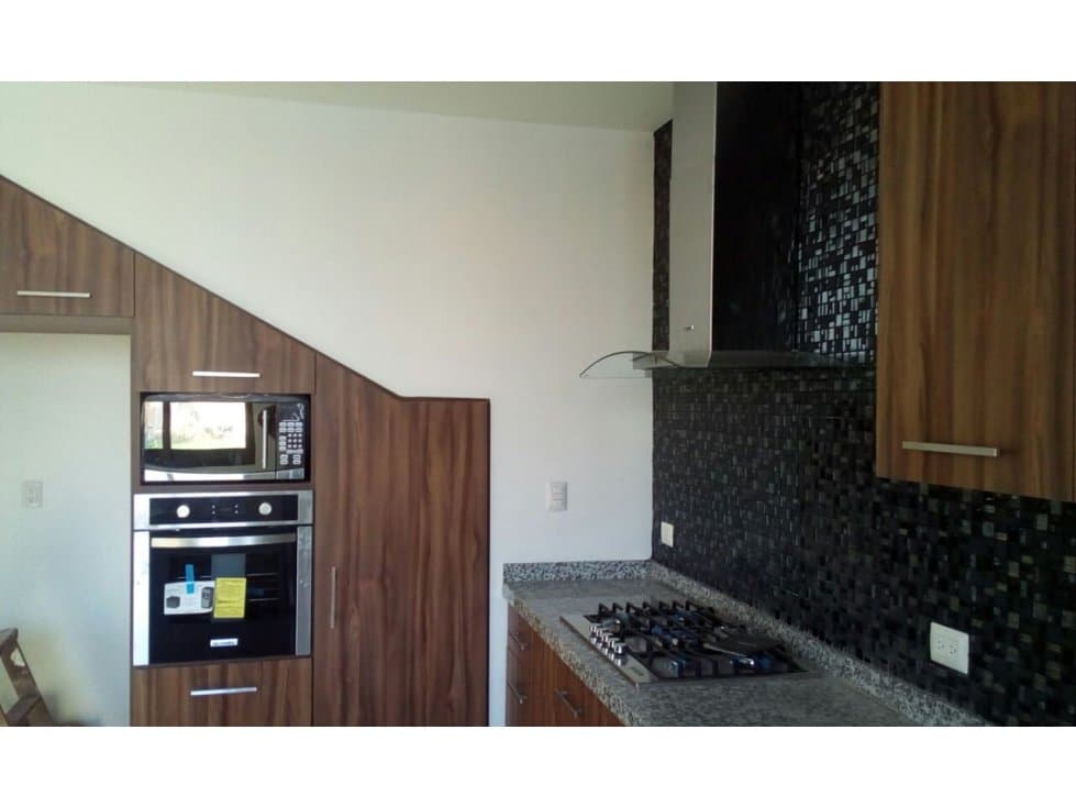 CASA EN VENTA AL SUR PONIENTE EN RESIDENCIAL ALBERIA AGUASCALIENTES — foto 1