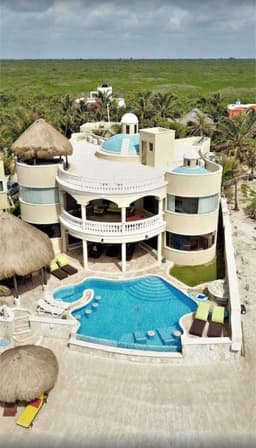 Hermosa villa de lujo frente al mar en Tulum