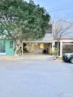 Casa en venta en col. Los Pinos, Apodaca,Cerca de  Av. Afganistán, Av. Sendero, Av. Concordia y Av. Cartagena
