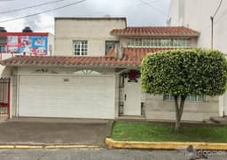 SE VENDE HERMOSA CASA CON JARDIN EN XALAPA-VERACRUZ