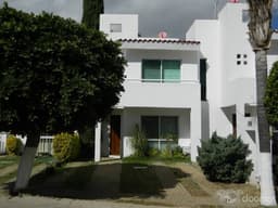 CASA AMUEBLADA EN EXCELENTE FRACCIONAMIENTO PRIVADO