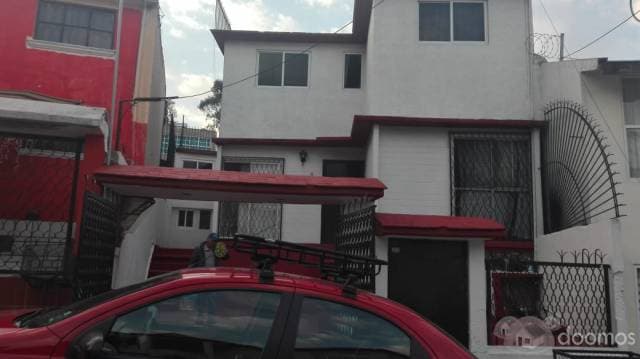 VENTA DE AMPLIA CASA EN VILLAS DE LA HACIENDA CON 6 RECAMARAS EN LA MEJOR UBICACION DE LA ZONA