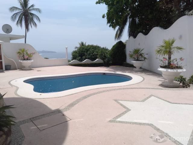 HERMOSA CASA SOLA CALETA — foto 1