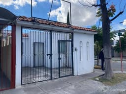 Excelente Oportunidad!! Amplia casa en Venta en ESQUINA!!