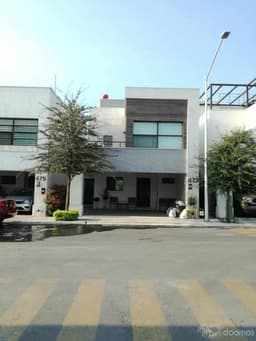 Casa en venta en San Nicolás en Fraccionamiento Privado Vivenza , muy cerca de los centros comerciales, CITADEL, Paseo La Fé, plaza Comercial La Fé.