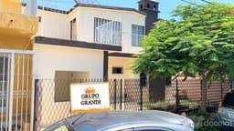Casa en venta en Sabinas Hidalgo, Col. Valle del sol, a pocas cuadras del Centro de Sabinas Hidalgo, cerca de avenidas de rápido acceso como la Carretera Laredo, de tiendas de conveniencia, zona escol
