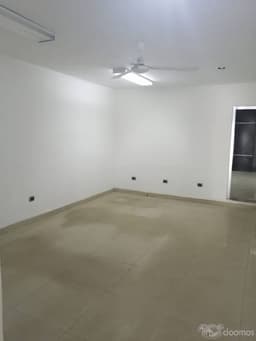 LOCAL COMERCIAL CON OFICINAS EN EXCELENTE UBICACIÓN