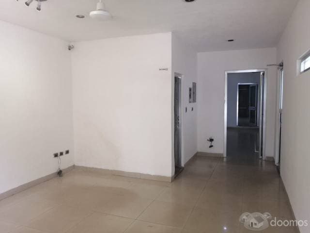 LOCAL COMERCIAL CON OFICINAS EN EXCELENTE UBICACIÓN — foto 2