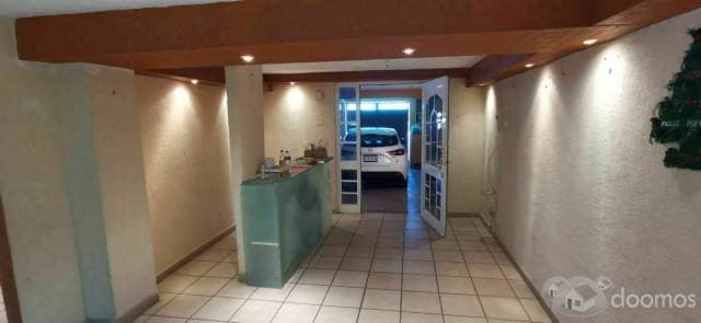 Casa sobre avenida muy amplia en La Guadalupana
