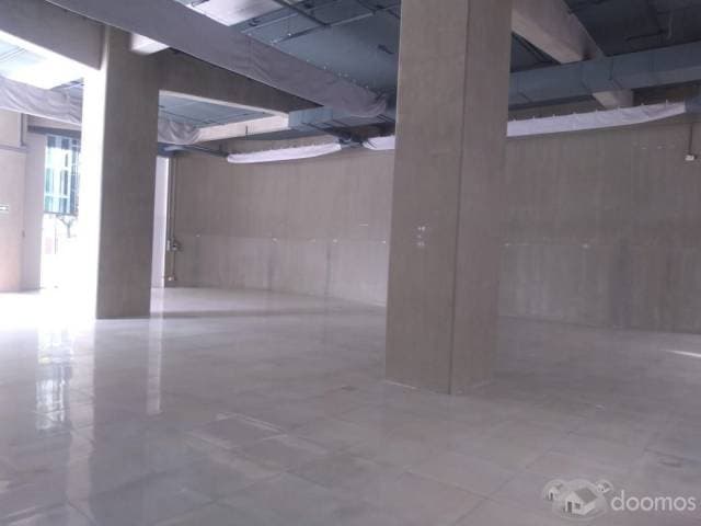 Excelente local comercial en Miguel de Cervantes — foto 4