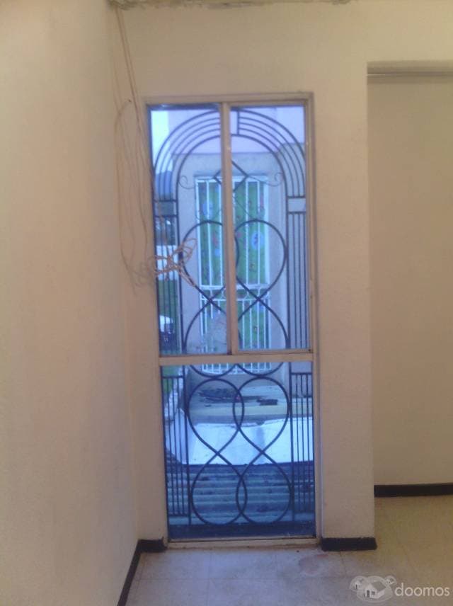 CASA SOLA DE DOS PLANTAS EN PRIVADA — foto 1