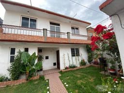 Hermosa casa en Texcoco con departamento anexo.