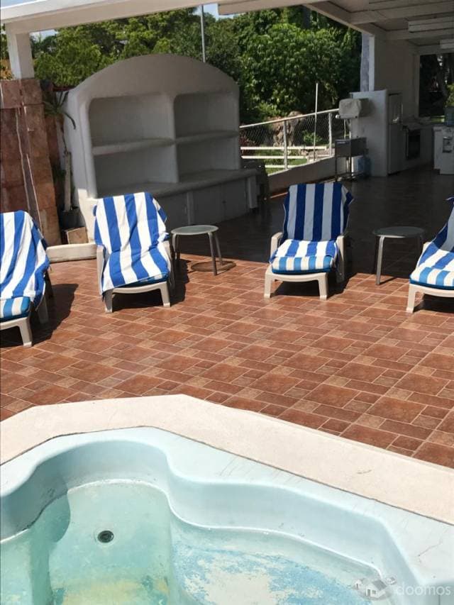 Orilla del lago de Tequesquitengo — foto 7