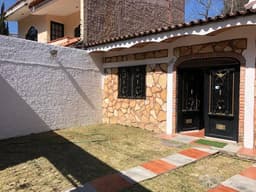 Amplia CASA en Venta con Parque al frente y parte trasera cercana a Felipe Zetter