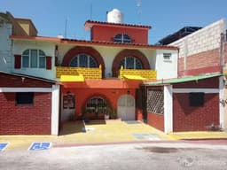 EXCELENTE OPORTUNIDAD DE INVERSION, IDEAL PARA CASA DE HUESPEDES O CONSULTORIOS