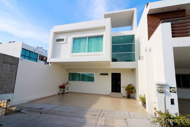 Hermosa Casa en Venta de 3 Recamaras en real del Valle — foto 1