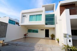 Hermosa Casa en Venta de 3 Recamaras en real del Valle