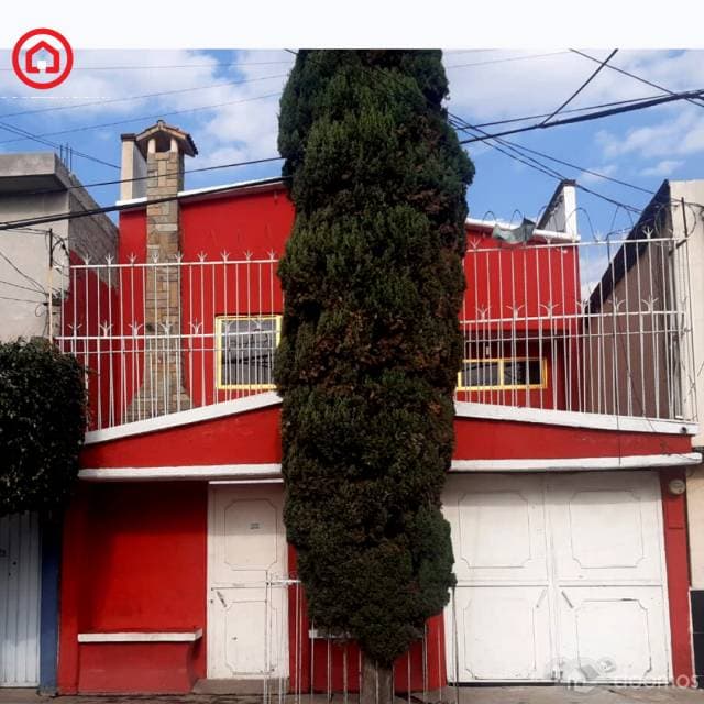 CASA CON 2 VIVIENDAS ADICIONALES — foto 1