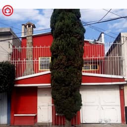 CASA CON 2 VIVIENDAS ADICIONALES