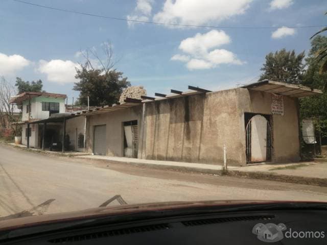 Se VENDE CASA con 3 LOCALES COMERCIALES — foto 2