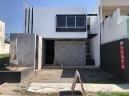 Casa en venta a media cuuadra de Av Benito Juarez en Villa de Álvarez, Colima