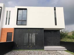 Hermosa casa en venta de 3 recámaras en Zona Norte de Colima