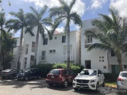 Condo en Renta de 2 Rec. en Playacar Fase II.