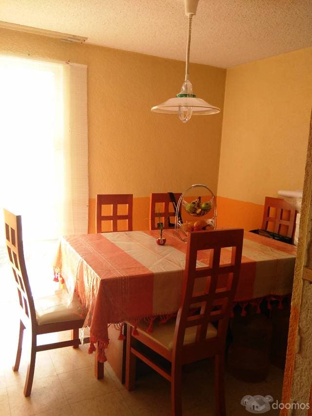 INMEJORABLE CASA CON BUENAS AREAS DE USO — foto 4