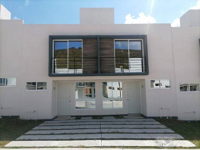 Casa nueva 2 plantas por Salida a Charo — foto 1