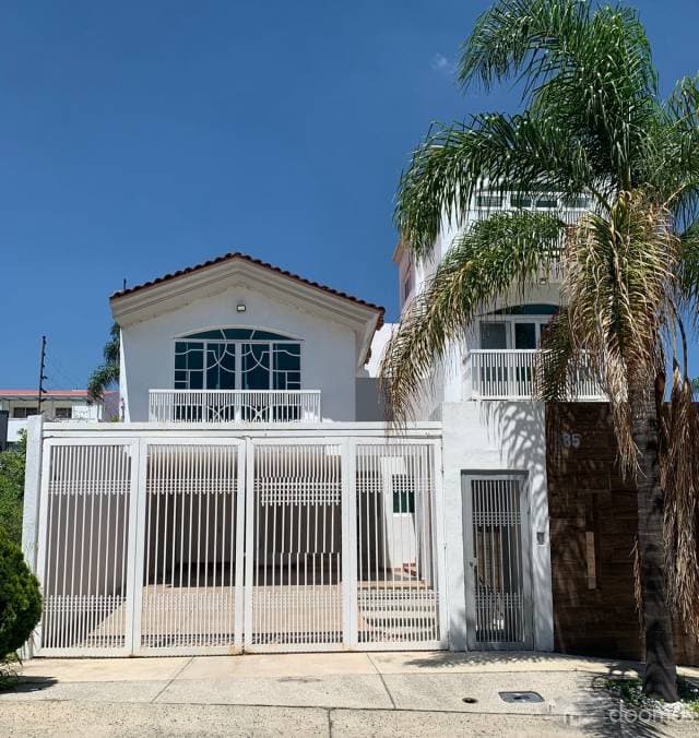 Casa venta en Bugambilias Segunda Sección, Zapopan — foto 1