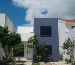 CASA TOTALMENTE AMUEBLADA Y EQUIPADA EN PRIVADA PEQUEÑA MUY BIEN UBICADA EN PRIMERA ETAPA, SEGURIDAD .
