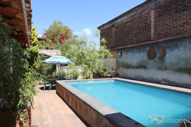 Casa de adobe una planta en el centro de Pátzcuaro — foto 8