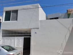 SE VENDE CASA EN COL. JARDINES DE CELAYA 2A SECCION