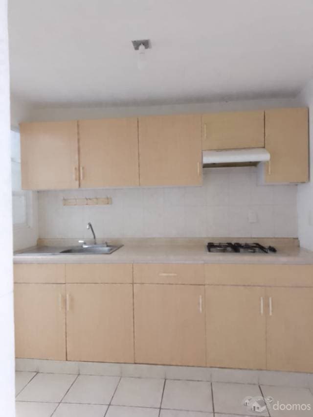 CASA CON AMPLIOS JARDINES, ALBERCA Y TERRAZA — foto 8