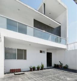 Hermosa casa en Hacienda Las Trojes, a 3 minutos de Avenida Constituyentes, cercanía con centros comerciales, escuelas, hospitales, etc.