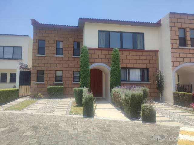 CASA EN RENTA EN PRIVADA, CON SALON DE USOS MULTIPLES, METEPEC, ESTADO DE MEXICO