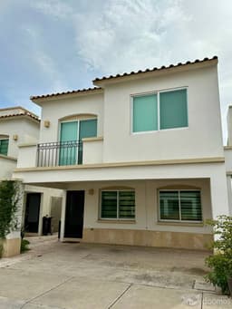 Se vende casa de dos niveles en Irapuato Gto.