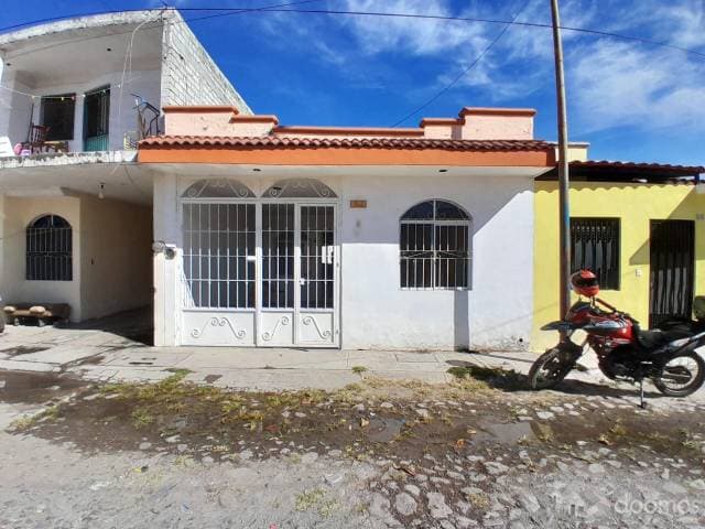 Casa venta en Fracc. Los Tulipanes, Tepic, Nayarit