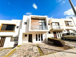 CASA A PRECIO DE OPORTUNIDAD! 4 RECÁMARAS, 3 NIVELES, ZIBATÁ, Qro.