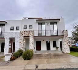 CASA AMUEBLADA EN RENTA, TORRE DE PIEDRA JURIQUILLA, Qro.