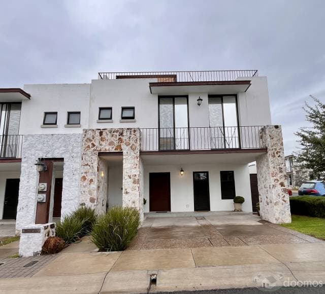 CASA AMUEBLADA EN RENTA, TORRE DE PIEDRA JURIQUILLA, Qro.